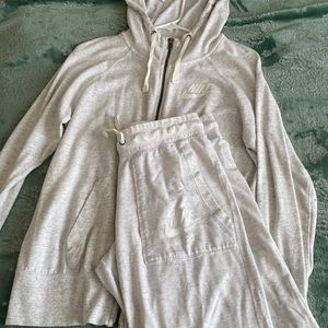 Nike sweatsuit , Jacket Medium & Sweatpants Small